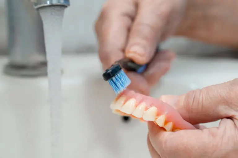 Cleaning dentures daily is the best treatment for denture stomatitis.